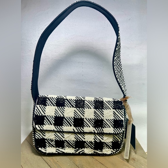 Viral Black and White Beaded Bag with Swan Charm! - Picture 4 of 12